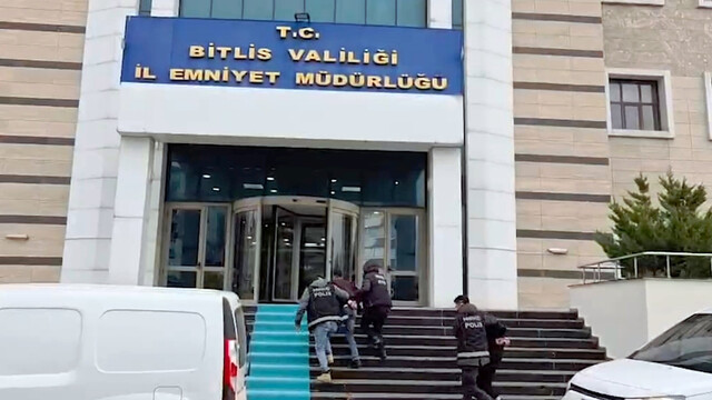 Bitlis'te aracın gizli bölmelerinde 2 kilo metamfetamin bulundu