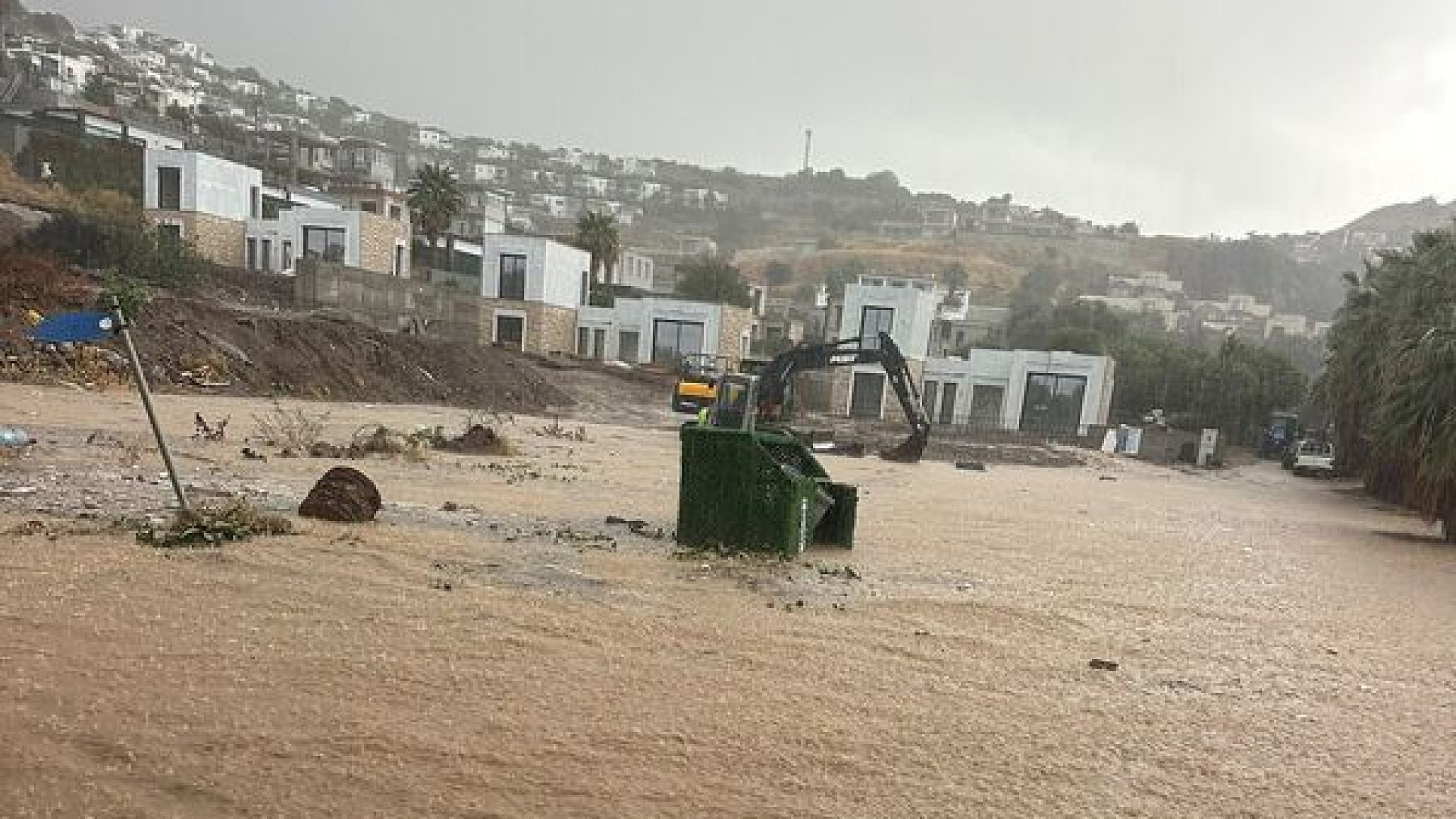 Bodrum'da sağanak yağış etkili oldu, Koyunbaba'da su baskını