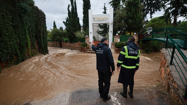 Bodrum'da yoğun yağış sonrası belediye seferberliği
