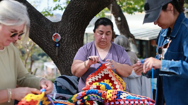 Bodrum sokaklarına kadınların emeğiyle gölgelikler hazırlanıyor