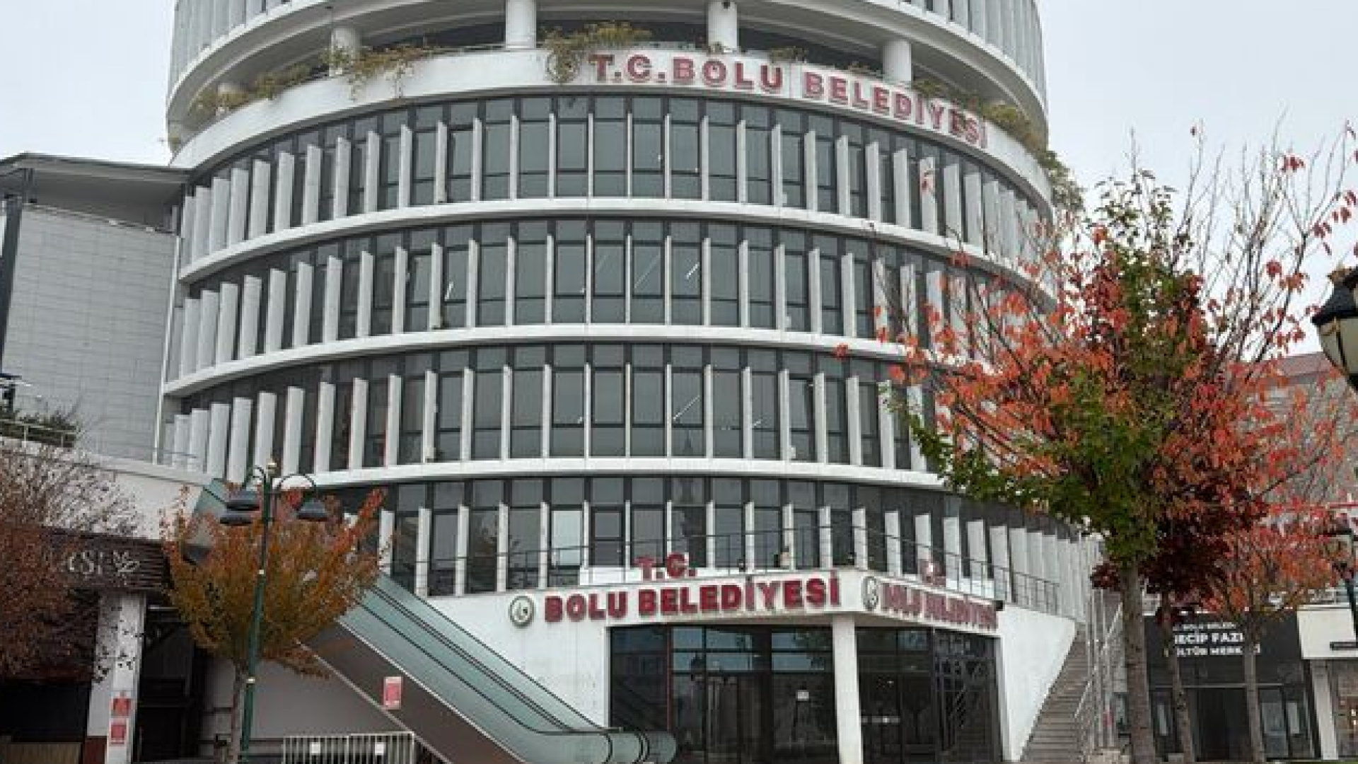 Bolu Belediyesi'ne operasyon: 4 kişi gözaltına alındı