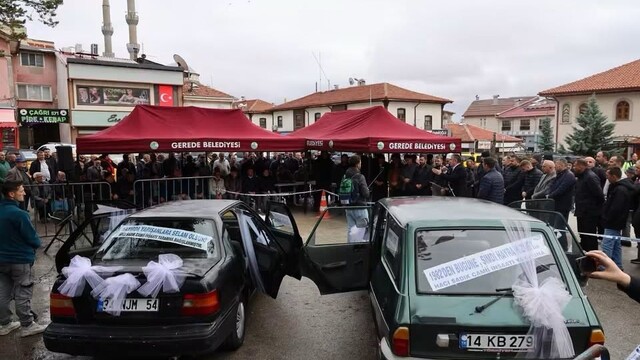 Bolu'da cami inşaatına destek için otomobiller satıldı