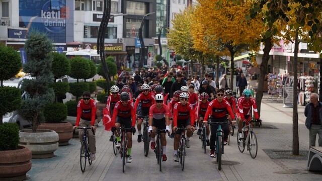 Bolu'da Cumhuriyet'in 103'üncü yılı bisiklet turuyla kutlandı