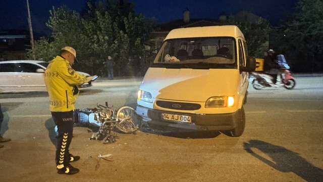 Bolu'da minibüsle çarpışan motosiklet sürücüsü yaralandı
