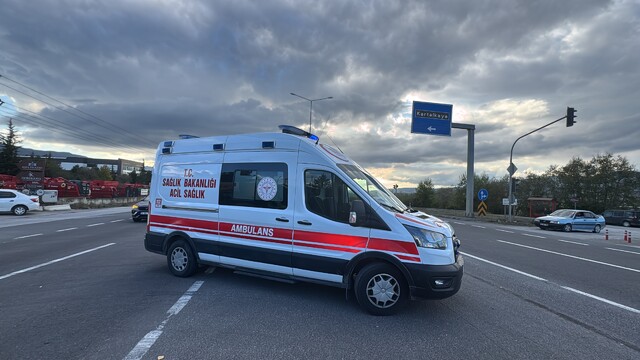 Bolu'da motosiklet hafif ticari araçla çarpıştı: 2 yaralı