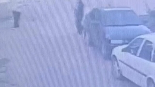 Bolu'da otomobilden saat çalan hirsizin görüntüleri