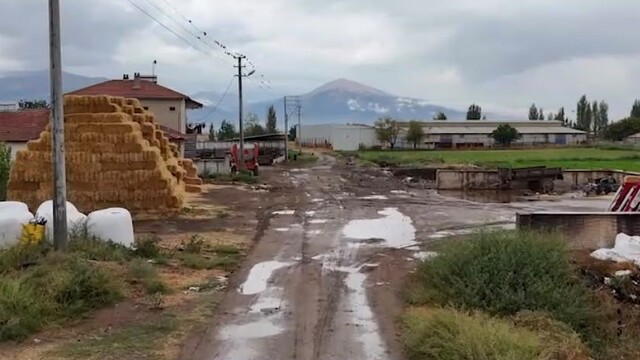 Bolvadin'de çiftlik yollarına asfalt çalışmaları tamamlandı