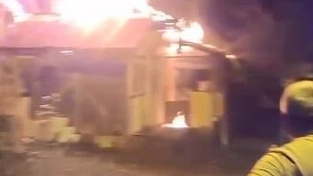 Borçka'da gece çıkan yangında ev kullanılamaz hale geldi