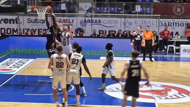 Bordo Bandırma, Bahçeşehir Koleji'ni 103-88 mağlup etti