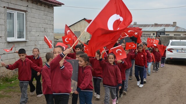 Bozoğlak Çavuşlu Köyü İlkokulu'nda bayram coşkusu