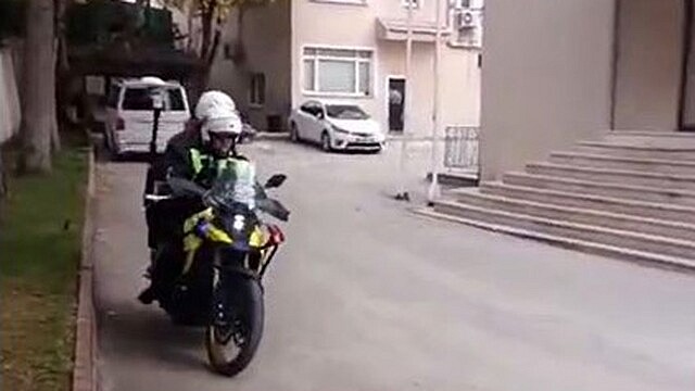 Bozüyük'te KPSS sınavına geç kalan adaylara polis yardımı