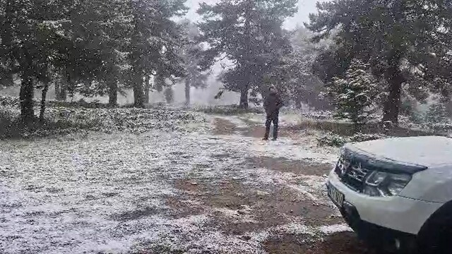 Bozüyük'te mevsimin ilk karı yüksek kesimlere düştü