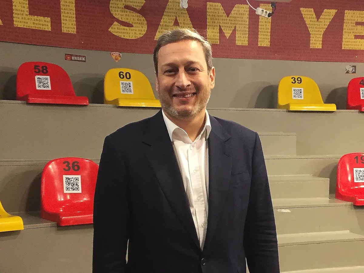 Burak Elmas ve Tuğçe Koçak, ilk kez el ele görüntülendi