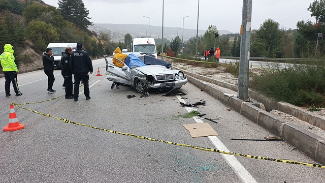 Burdur'da düğün yolunda kaza: 1 ölü, 4 yaralı