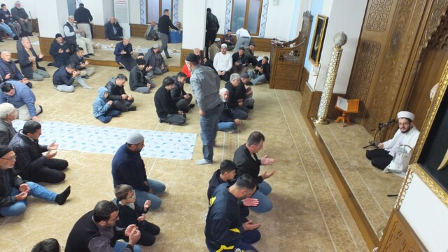 Burhaniye'de sabah namazı buluşmaları yoğun ilgiyle sürdü