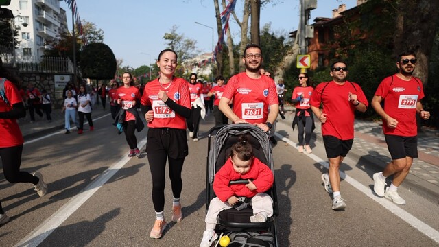 Bursa'da binlerce kişi Cumhuriyet için koştu