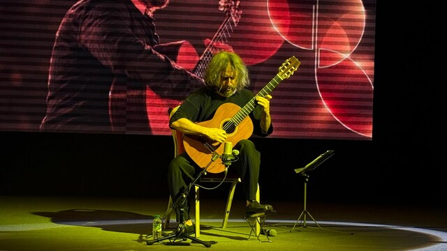 Bursa'da Christian Lavernier'in gitar konserine yoğun ilgi
