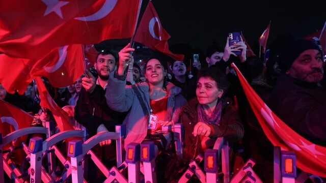 Bursa'da Cumhuriyet Bayramı coşkusu yağmura rağmen sürdü