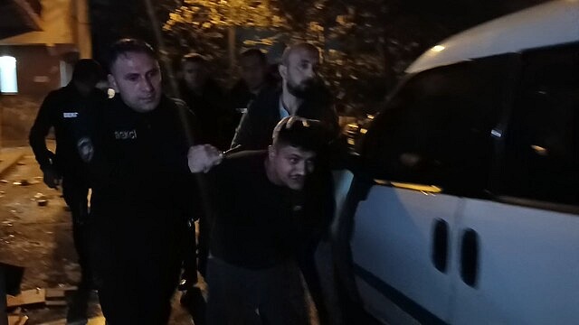 Bursa'da polise ateş açıldı, firari şüpheli aranıyor