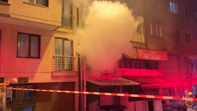 Bursa'da kıraathanede yangın itfaiye tarafından söndürüldü