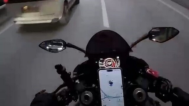 Bursa'da motosiklet kazasında otomobil etkili oldu