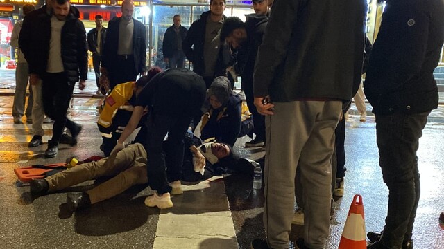 Bursa'da motosiklet yayaya çarptı: iki kişi yaralandı