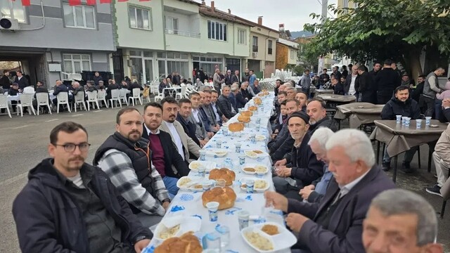 Bursa'da pilav etkinliğinde 100 kişi hastaneye başvurdu