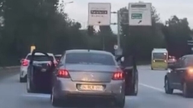 Bursa'da sürücü ve yolcudan tehlikeli hareketler