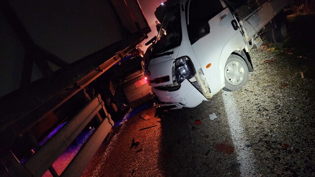 Bursa'da tır ve kamyonetin çarpışması sonucu 2 yaralı