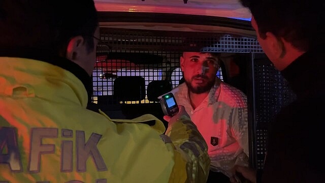 Bursa'da trafik lambasına çarpan alkollü sürücüye ceza