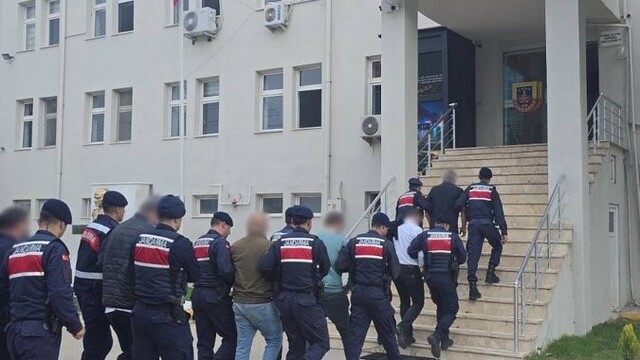 Bursa'da WhatsApp grubuna operasyon: 8 kişi gözaltı