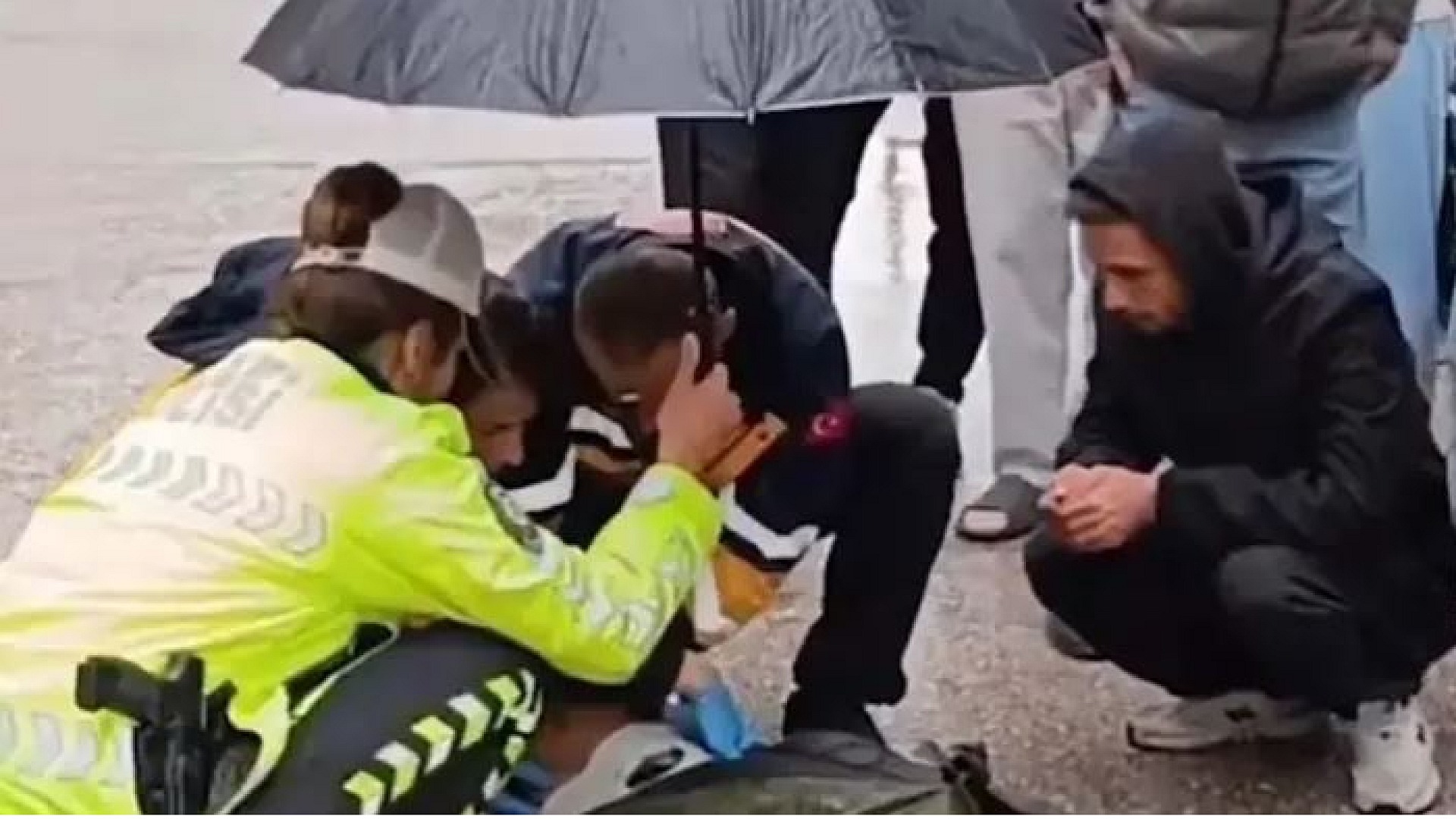Bursa'da yaralı genci koruyan polise Bakan Çiftçi teşekkür