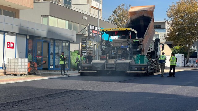 Bursa'da yol yapım çalışmaları kapsamında asfalt devam ediyor