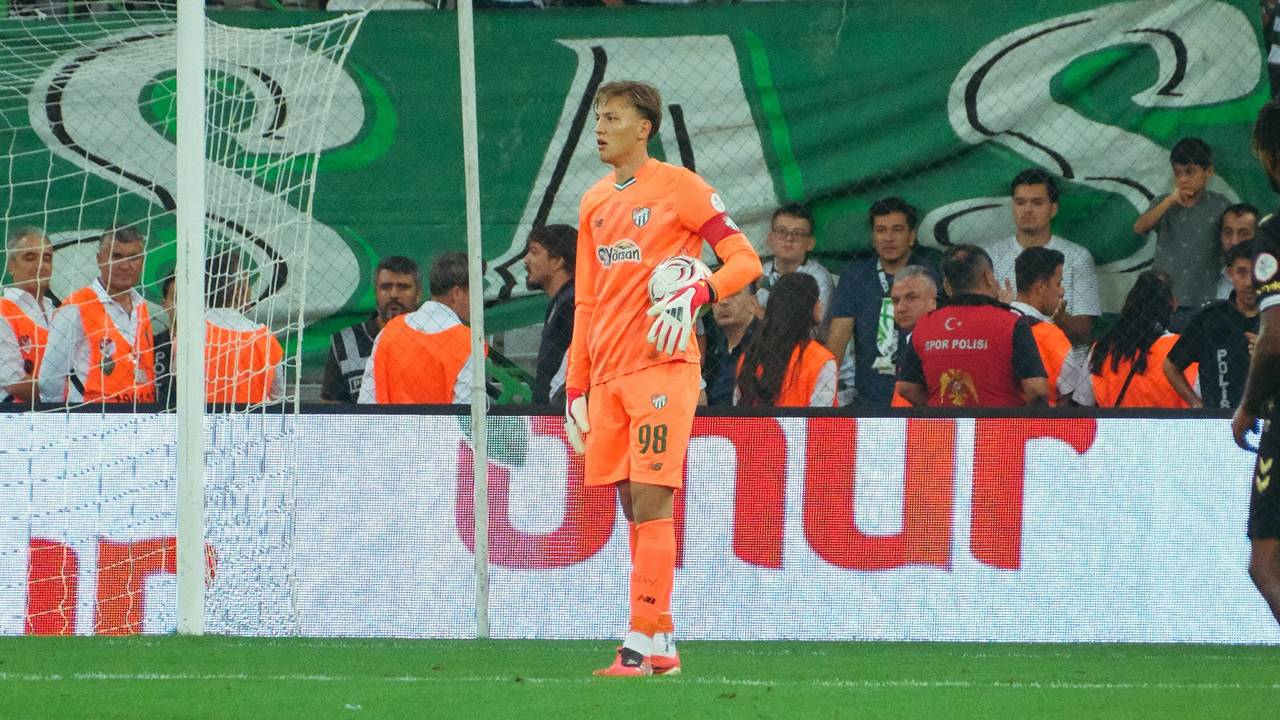 Bursaspor'un kalecisi Kerem Matışlı'nın sözleşmesi uzatıldı