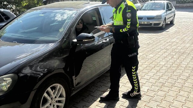 Çal'da polis ekiplerinden trafik ve dolandırıcılık uyarısı