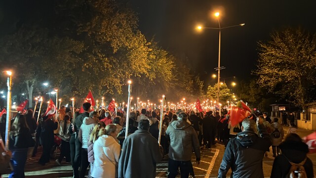 Çanakkale'de 29 Ekim Cumhuriyet Bayramı fener alayıyla kutlandı