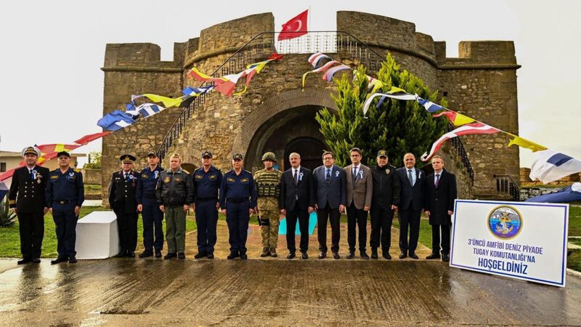 Çanakkale'de 3. Amfibi Tugay sancağı tevcih töreni yapıldı