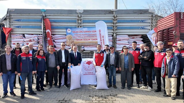 Çanakkale'de çiftçilere sertifikalı buğday tohumu dağıtıldı