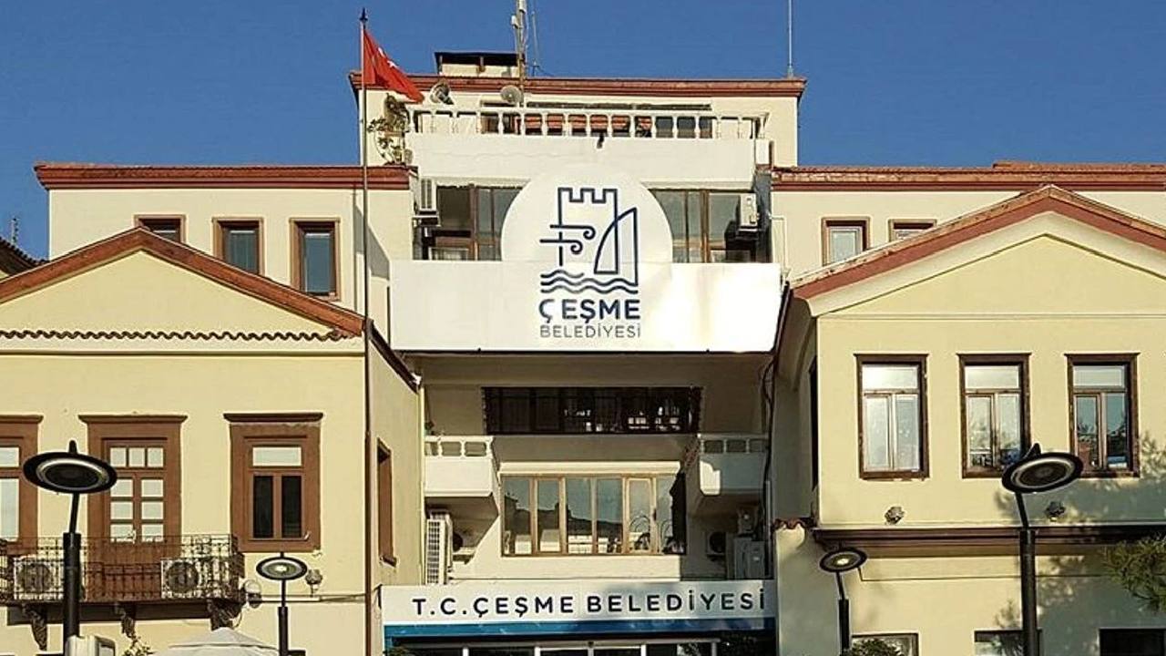 Çeşme Belediyesi'ne operasyon: Başkan yardımcısı gözaltında