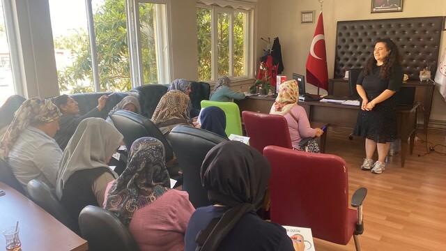 Ceyhan'da engelli ailelere aile içi iletişim eğitimi verildi