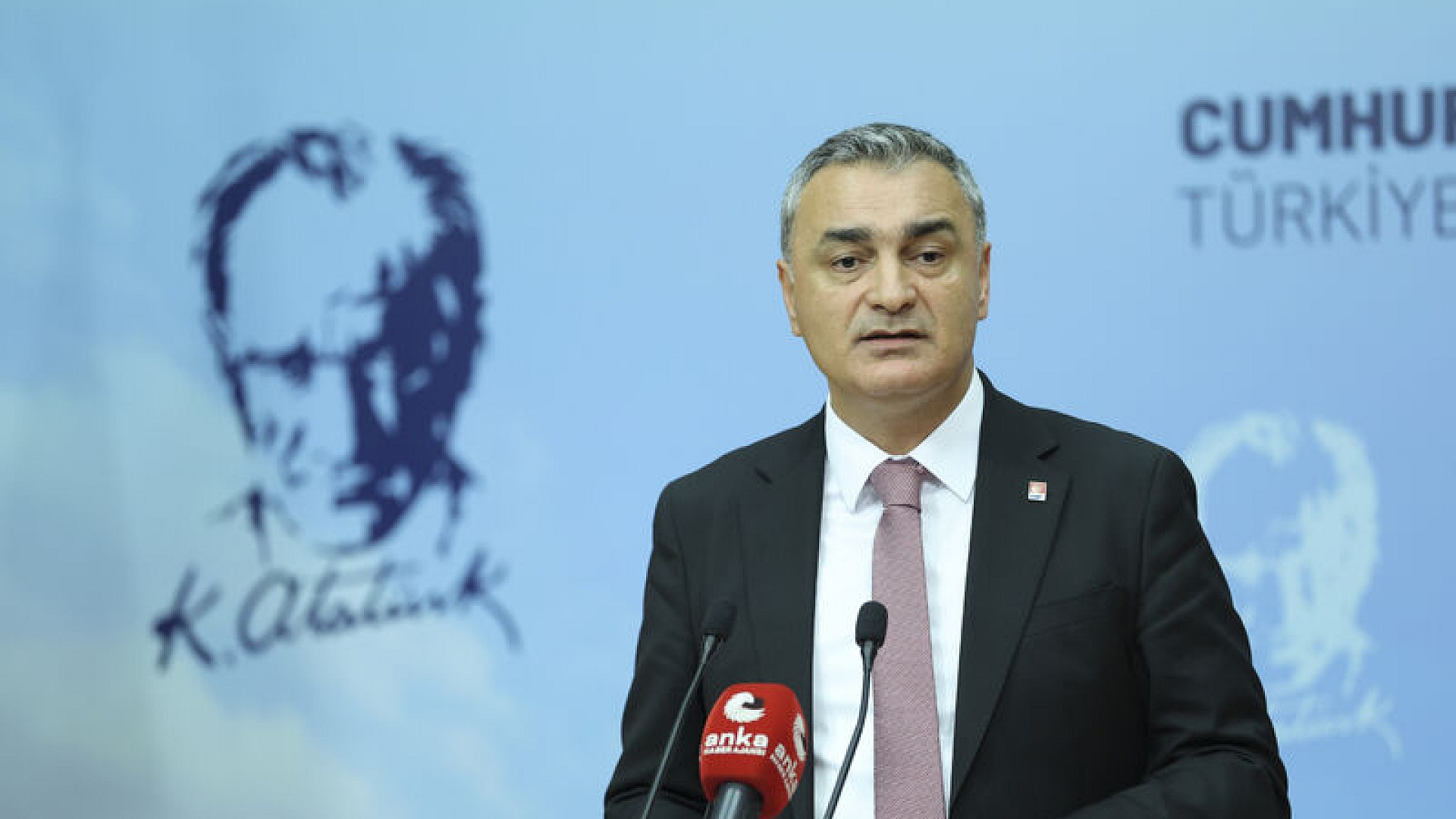 CHP'de 3 belediye meclis üyesi disipline sevk edildi