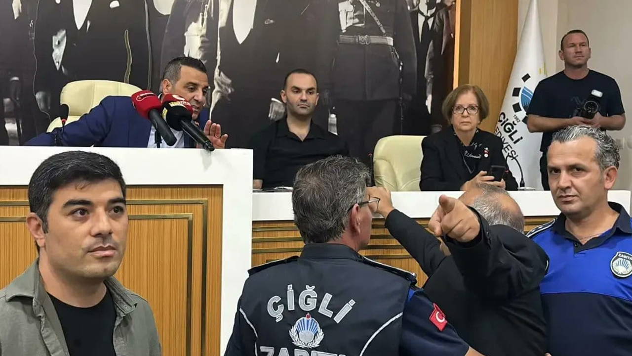 Çiğli Belediye Meclisi'nde tansiyon yükseldi: başkana protesto