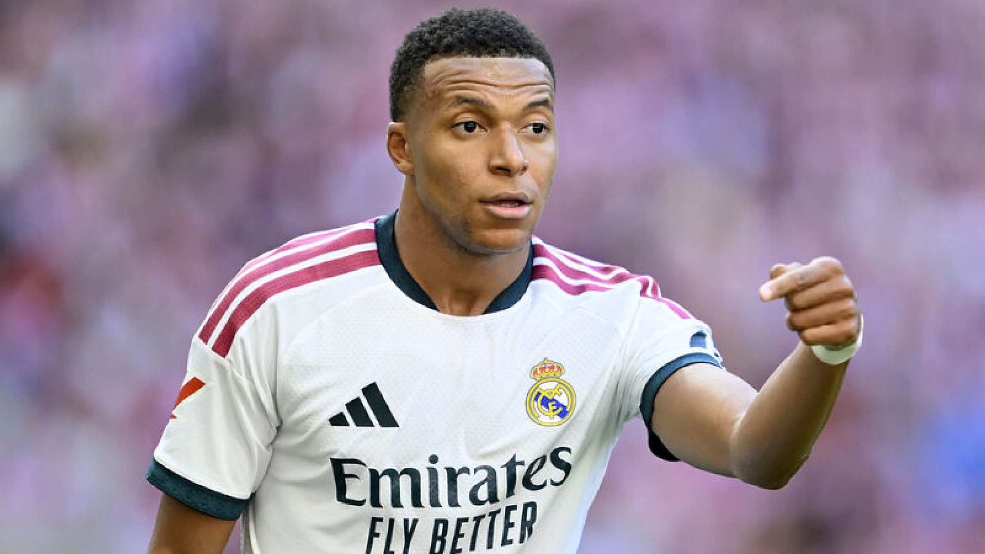 Çin'de Kylian Mbappe'nin formasını yaktılar