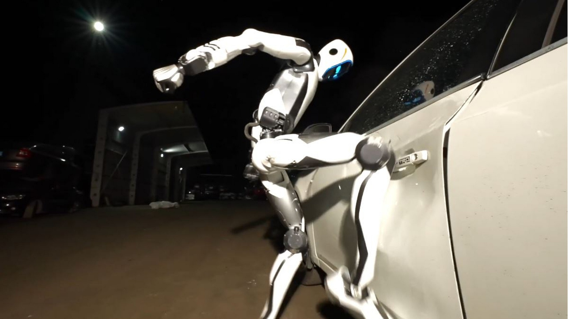 Çinli Unitree'den güvenlik robotu H2-X tanıtıldı