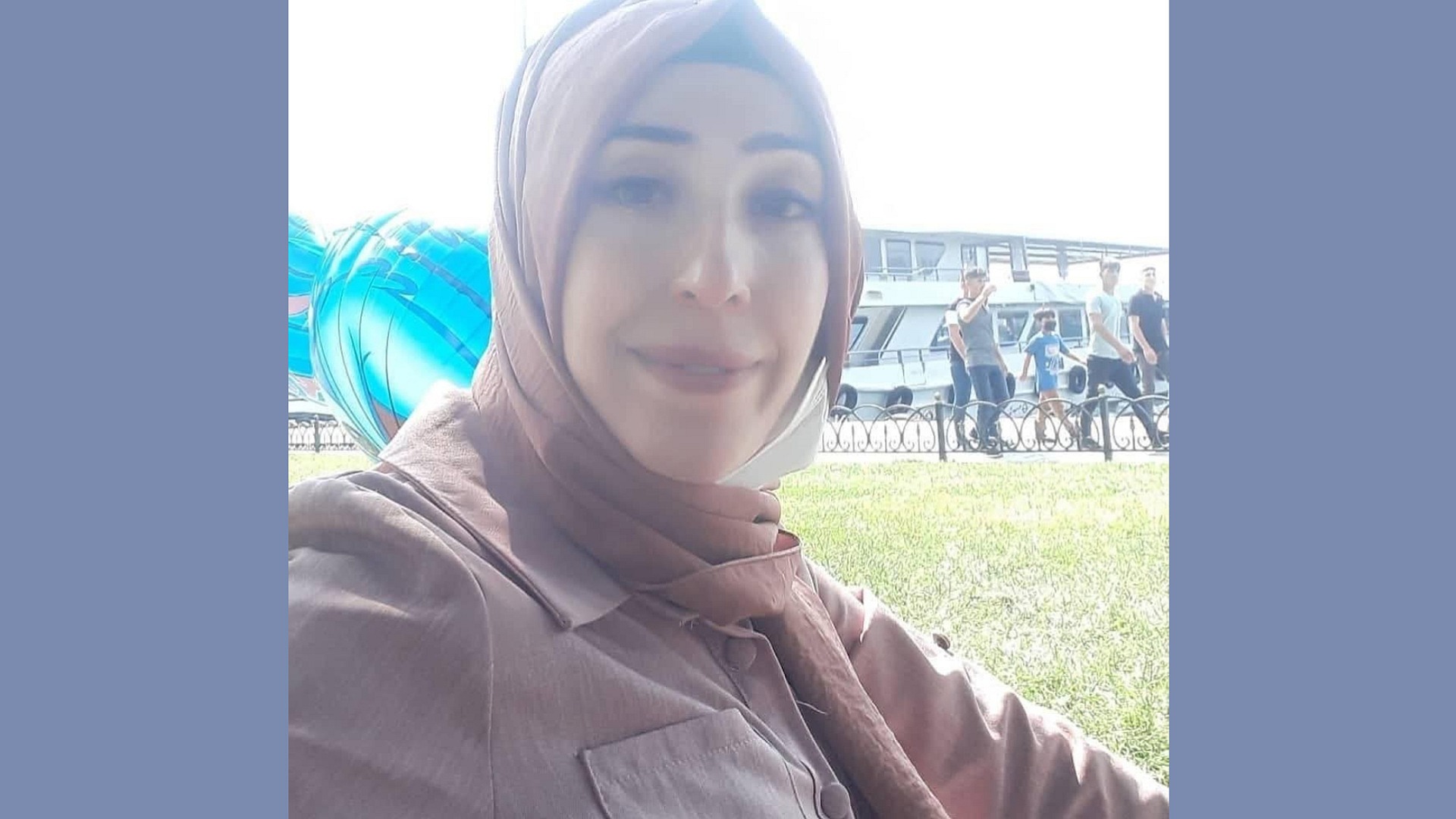 Kadın, çocuklarını kurtarırken minibüsün altında kaldı