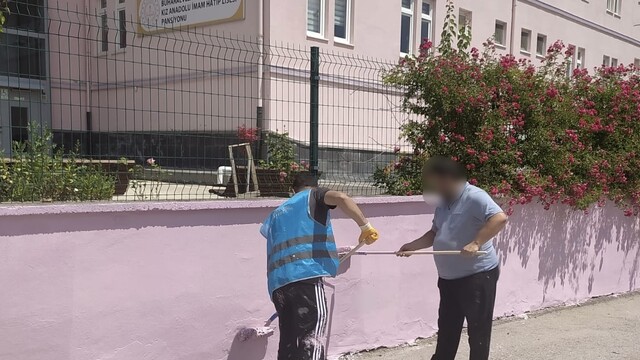 Çorum'da denetimli serbestlik yükümlüleri okulları onardı