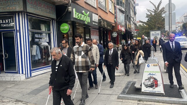 Çorum'da görme engelliler yürüyüş düzenledi