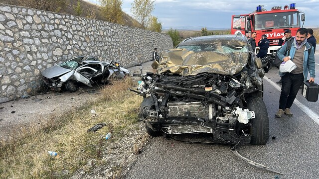 Çorum'da otomobil ve cip çarpıştı: 4 ölü, 2 yaralı