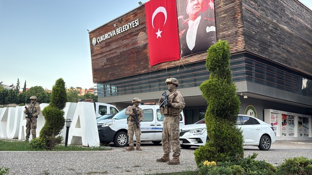 Çukurova Belediyesi'ne jandarmadan operasyon düzenlendi