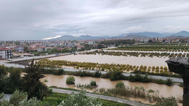 Dalaman'da kuvvetli yağış nedeniyle su baskınları oluştu